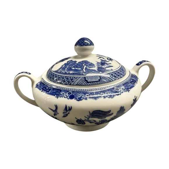 Johnson Brothers Willow Blue Sugar Bowl with Lid in Classic Blue Willow Pattern - Picture 2 of 10